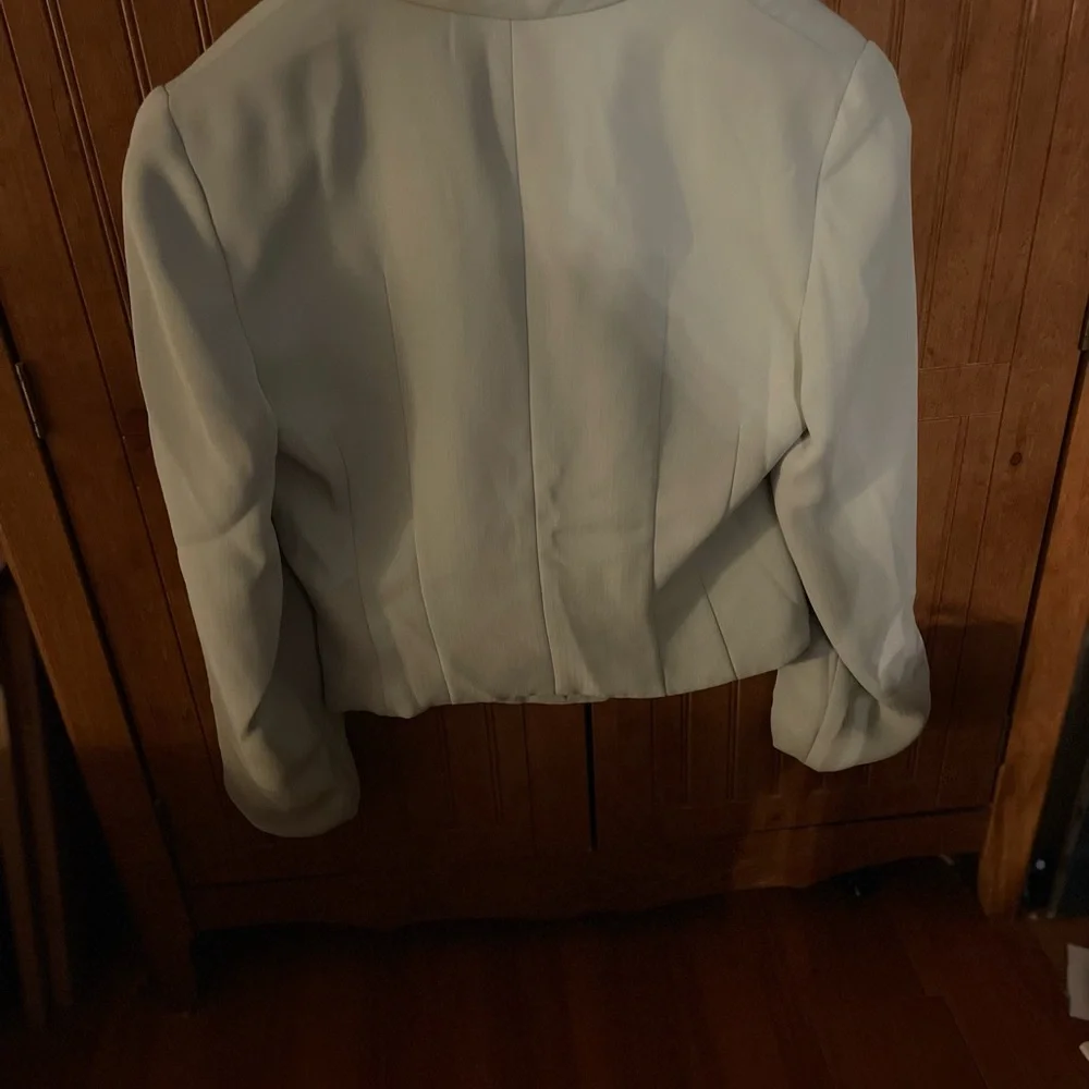 Lovely Jacqueline Conoir Jacket - Picture 5 of 5
